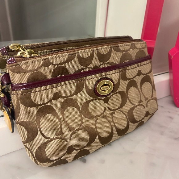 COACH PARK SIGNATURE MEDIUM WRISTLET WITH POCKET- BROWN WITH BURGUNDY TRIM - Picture 13 of 13